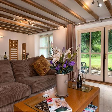 Finest Retreats - The Cottage - Luxury 1 Bed Cottage Rhydymwyn Buitenkant foto
