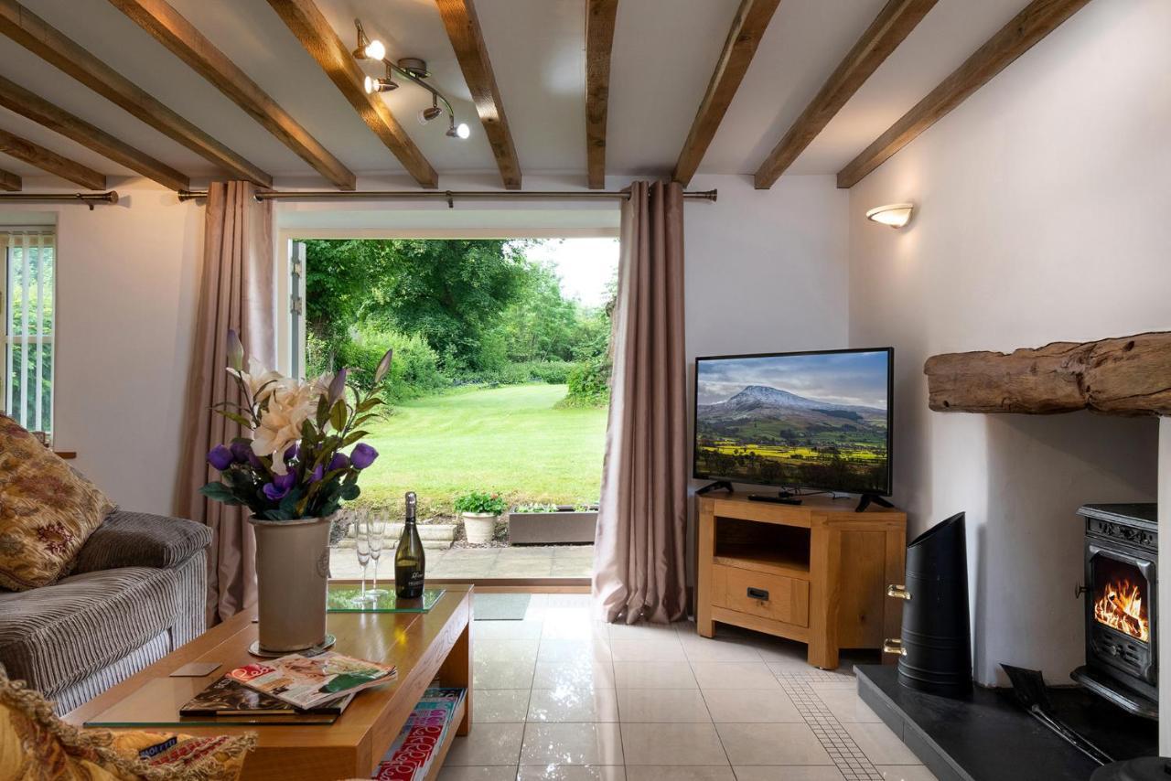 Finest Retreats - The Cottage - Luxury 1 Bed Cottage Rhydymwyn Buitenkant foto